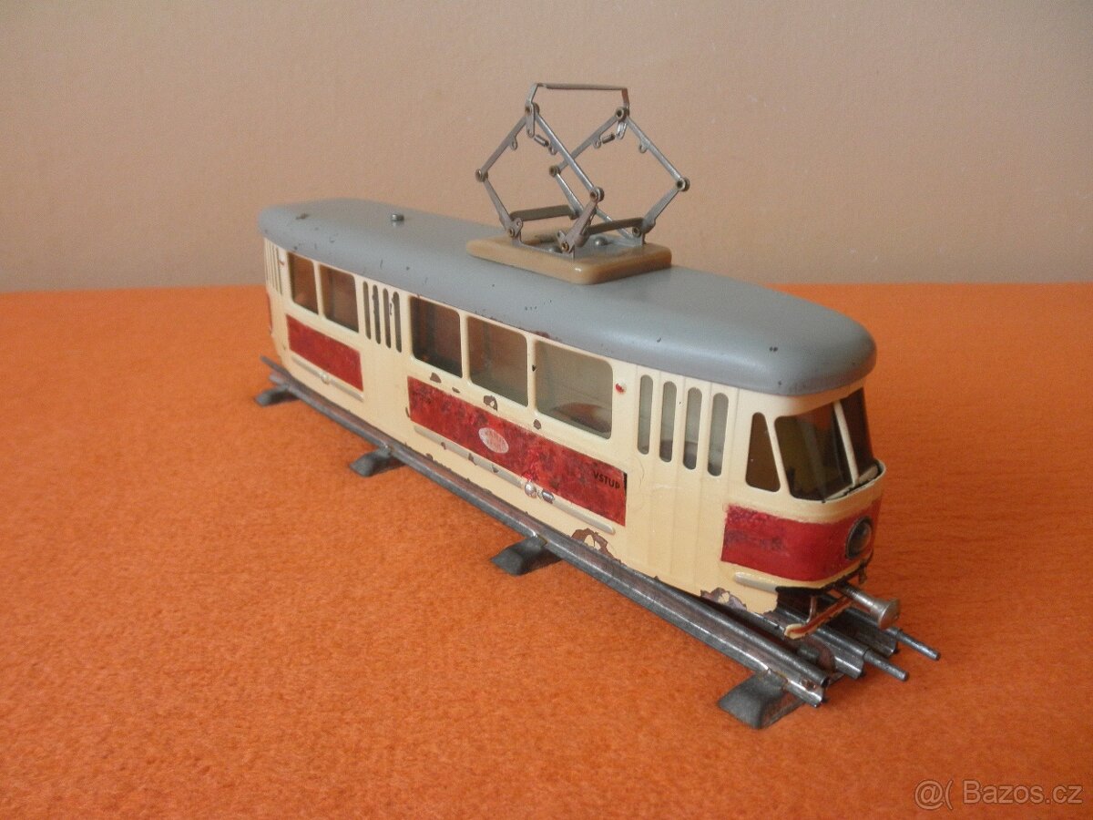stará hračka - plechová tramvaj Tatra T1 Ikaria 50.-60. léta