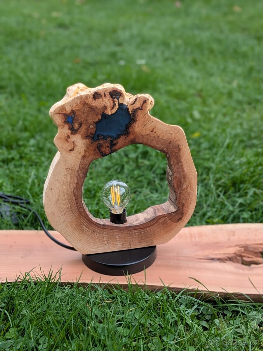 Dřevěná design lampička, ruční výroba