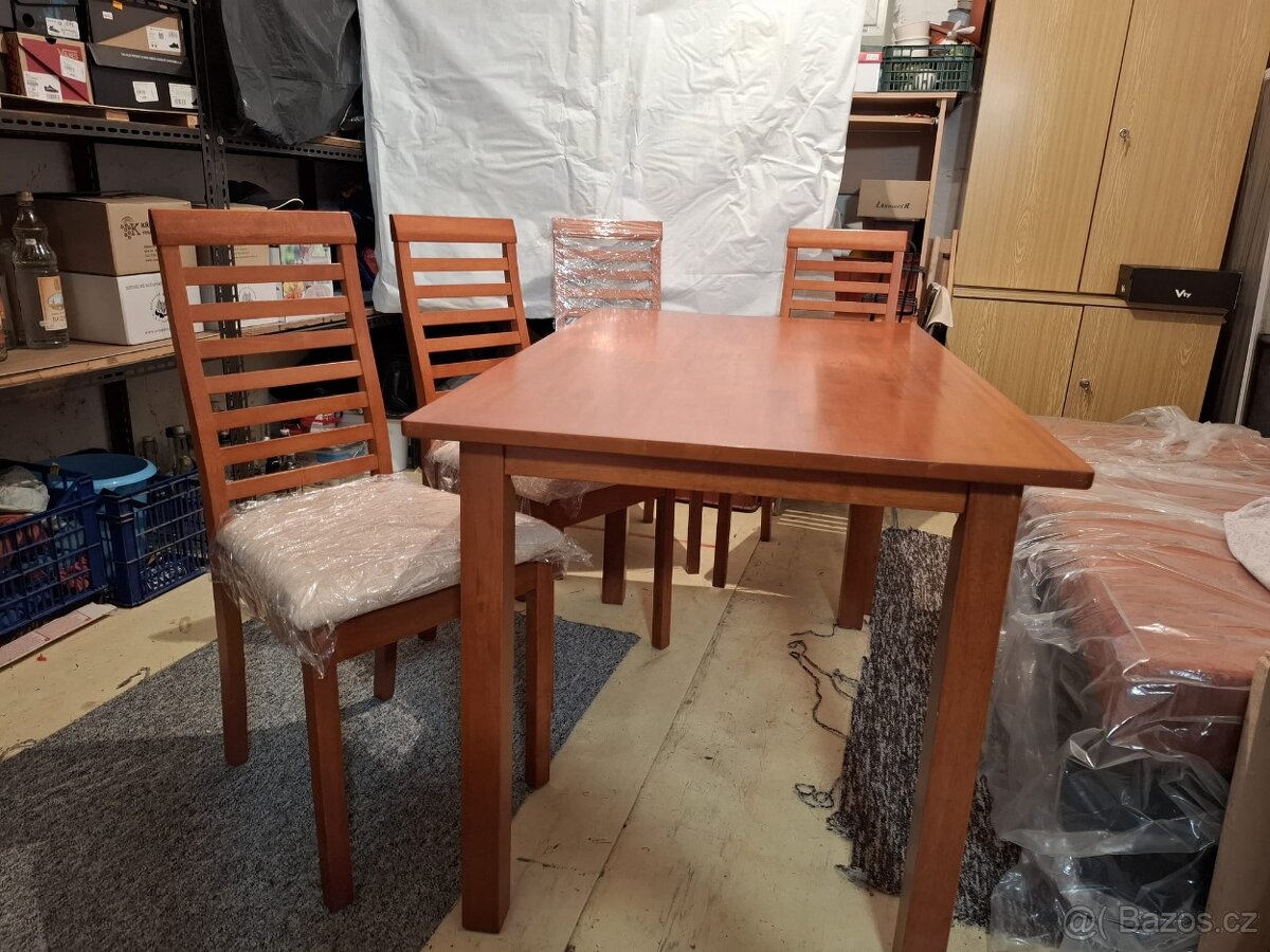 Jídelní stůl+ 4x židle