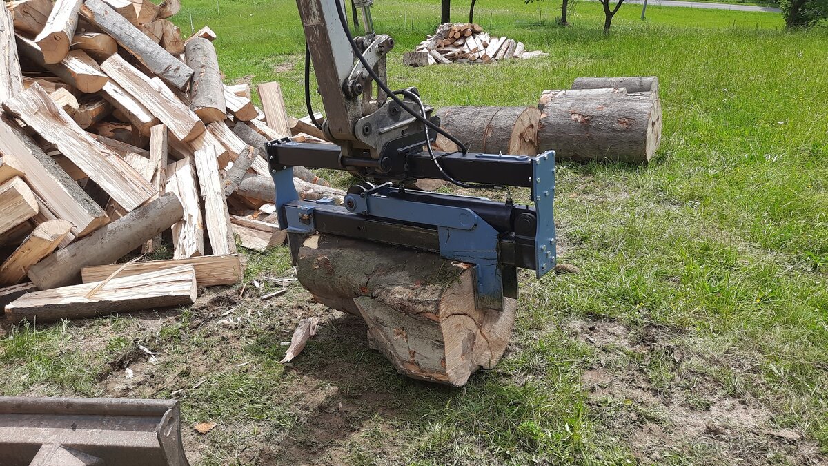 Štípačka na dřevo upnutí minibagr / vyvážečka 12Tun