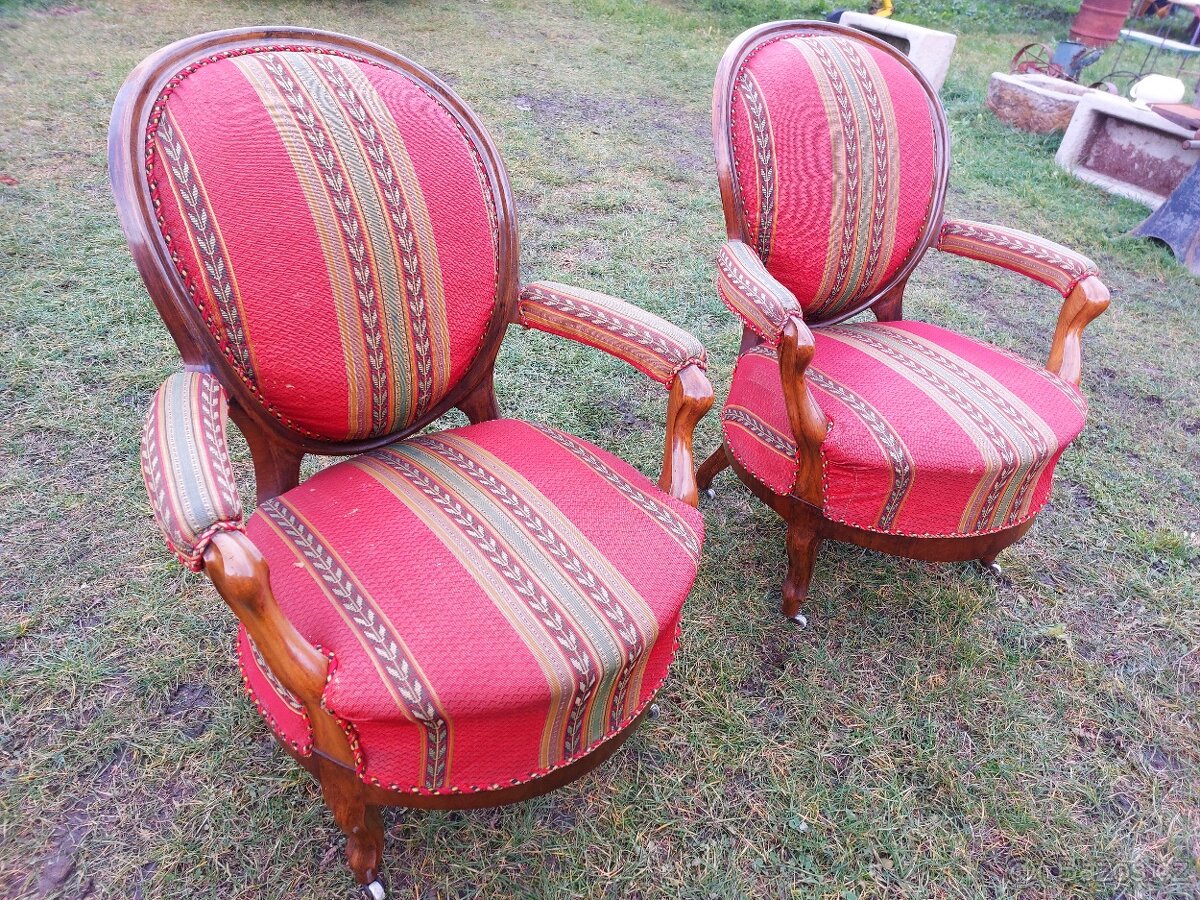 Starožitné křeslo