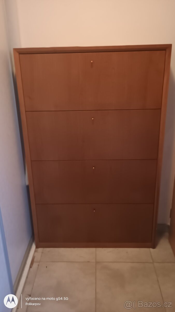 Designový italský botník