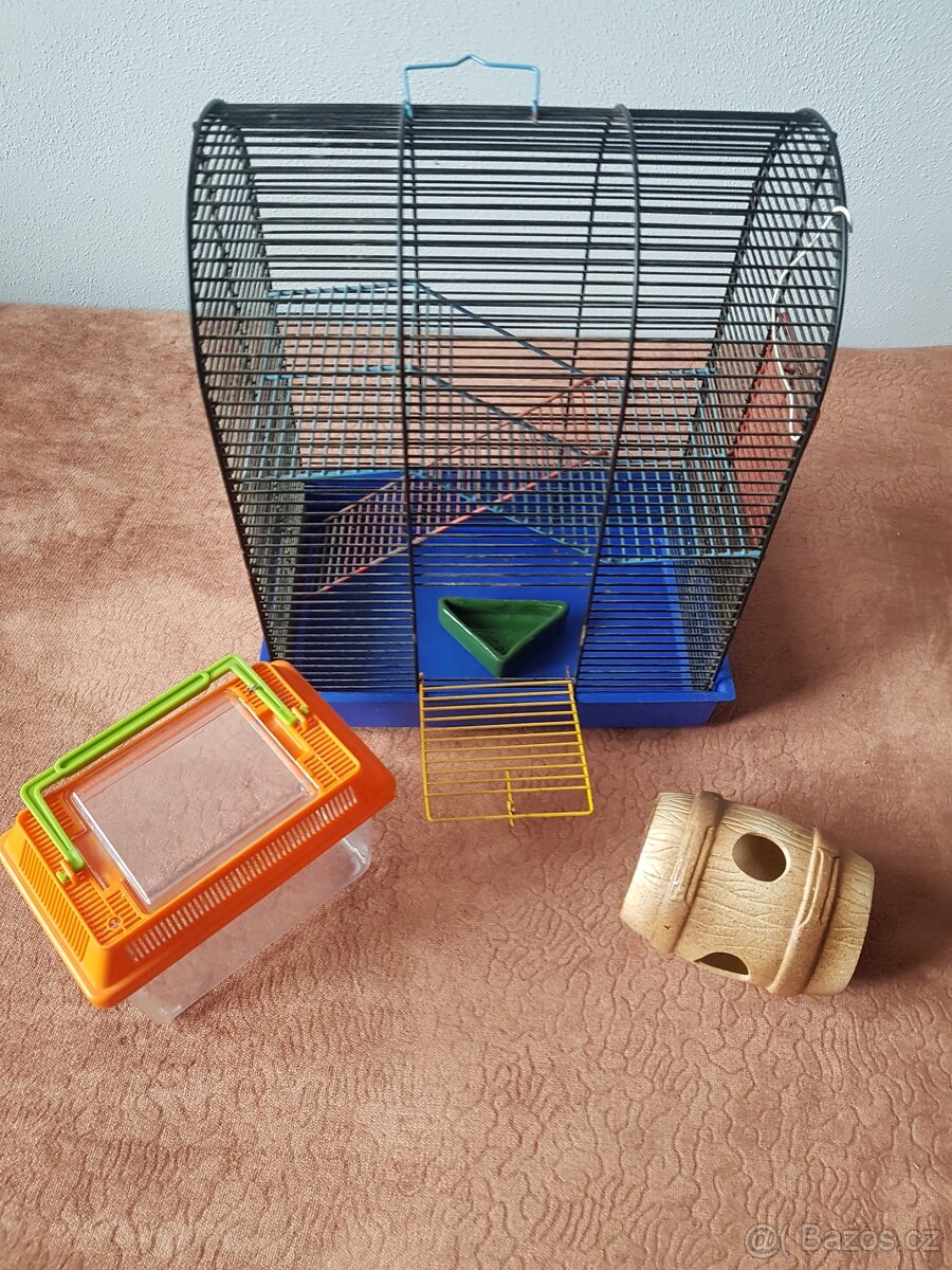 Klec,přepravku a domeček pro hlodavce.