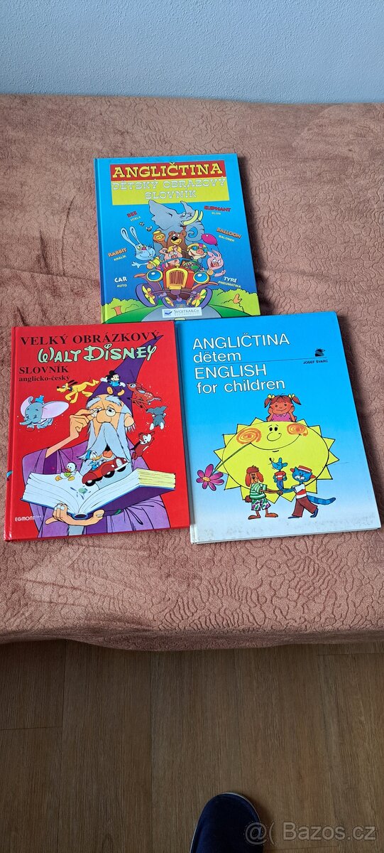 Tři dětské slovníky anglicko-české.