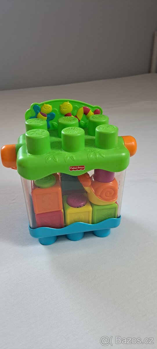 Plastové kostky značky Fischer Price.