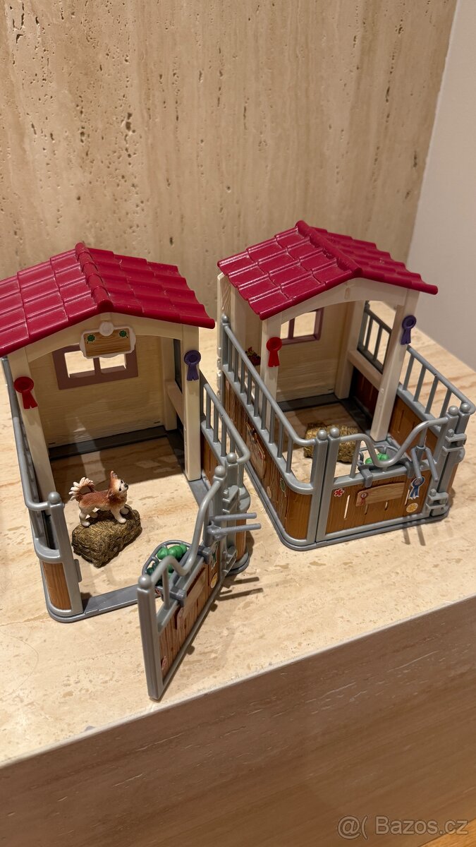 Dvě stáje Schleich