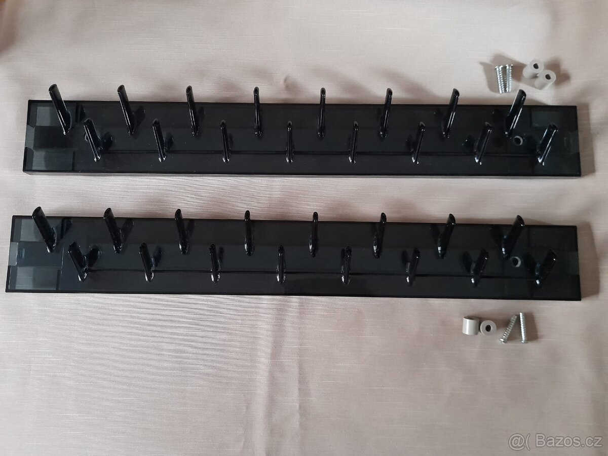 Výsuvný věšák IKEA Komplement