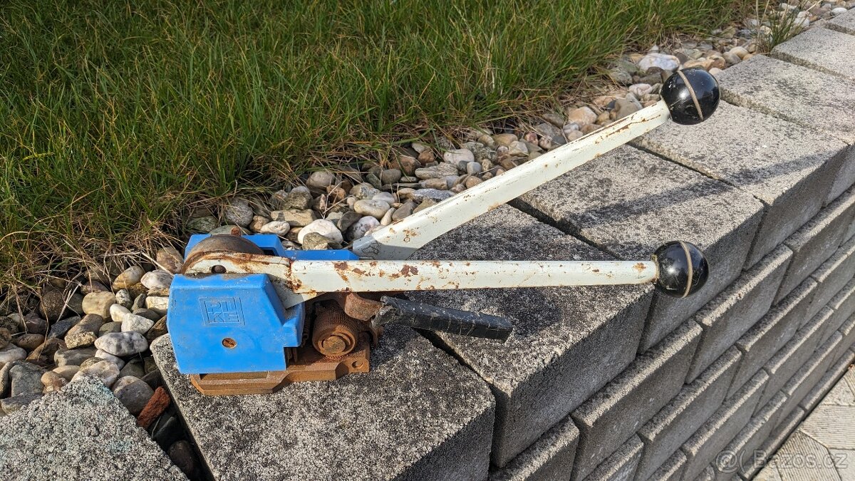 Páskovačka na ocelovou pásku