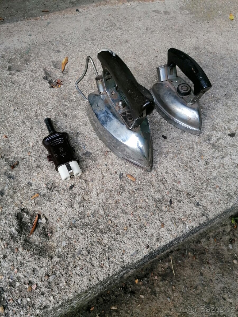 Staré žehličky, vše 250 kč