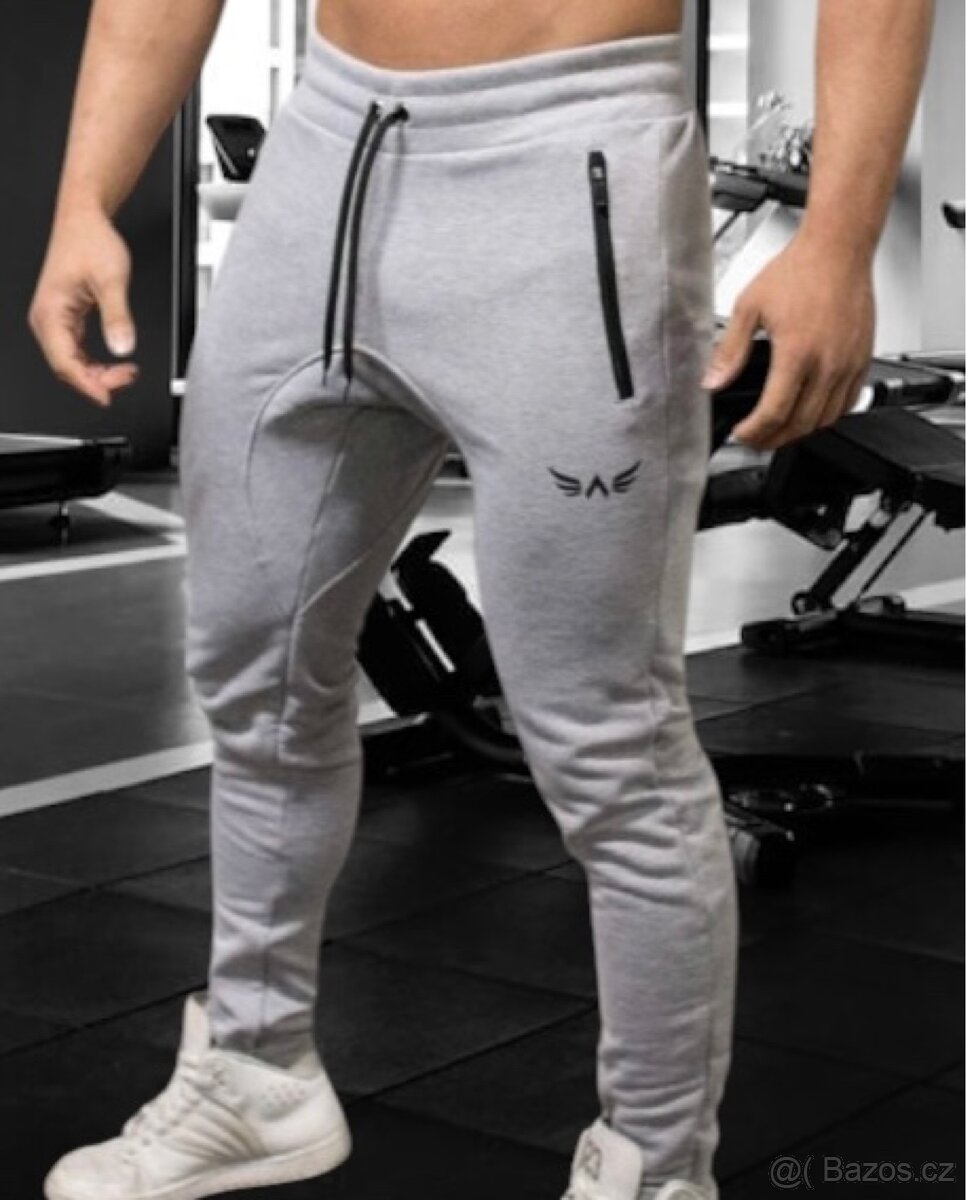 Nové Pohodlné sportovní fitness tepláky Exalted vel. M