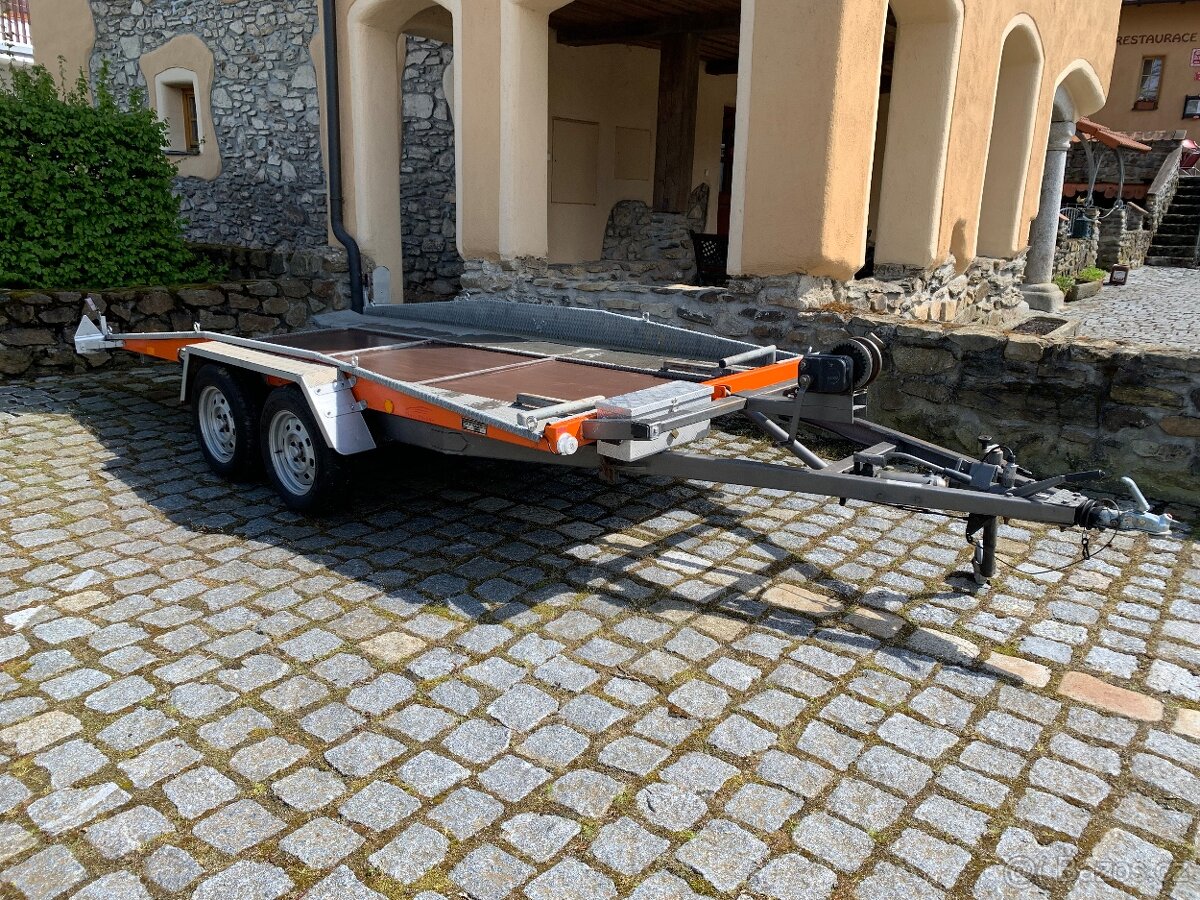 Vlek na auta, autotrasporter, plaťák
