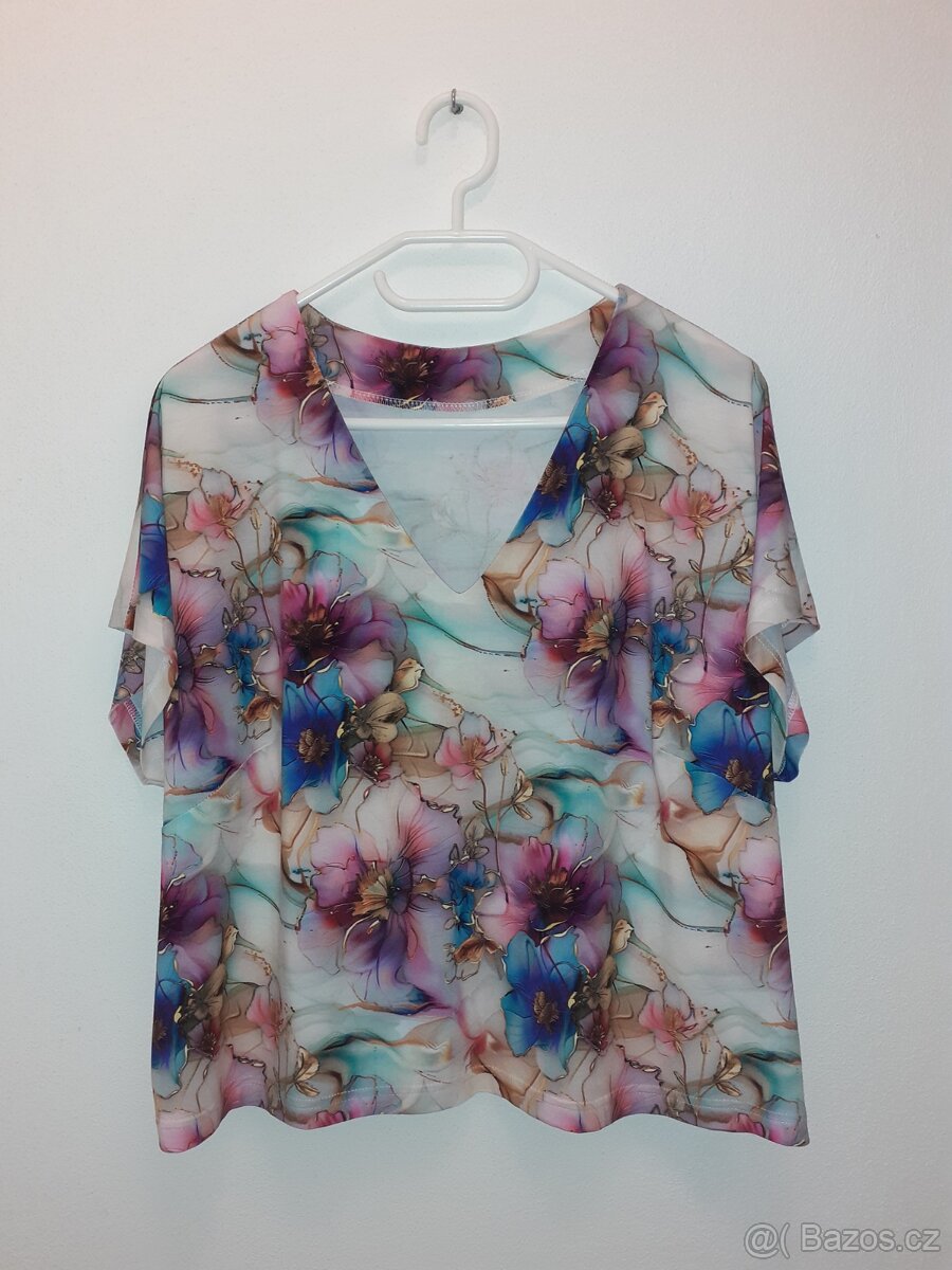 Halenka se spadlými rukávy