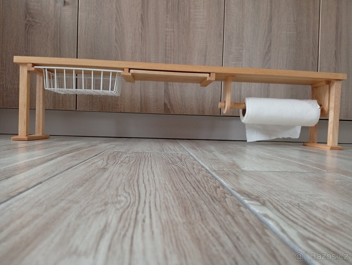 Police na kuchyňskou linku