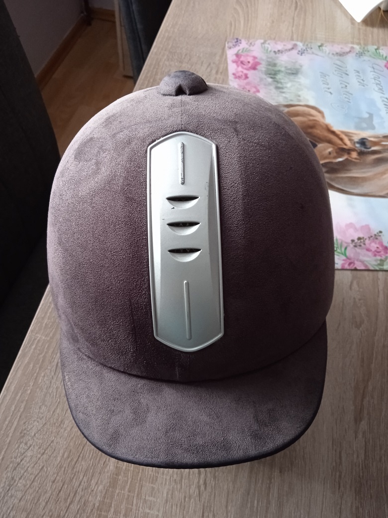 JEZDECKÁ HELMA VEL. 54