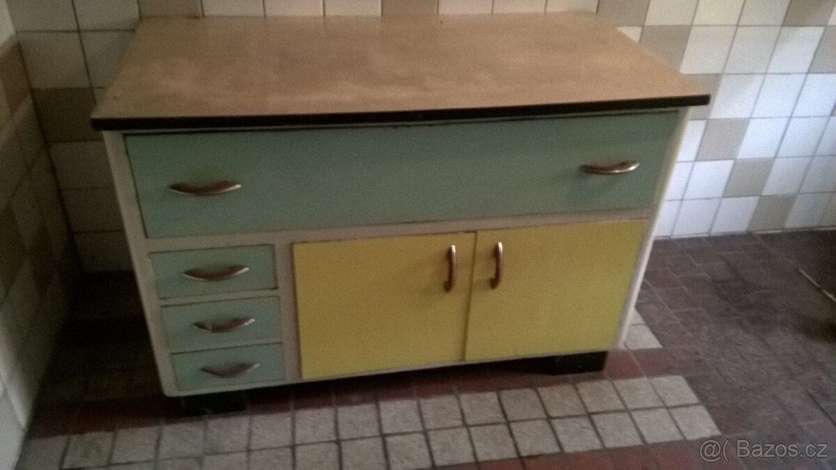 Dřez - Pomyvací stůl