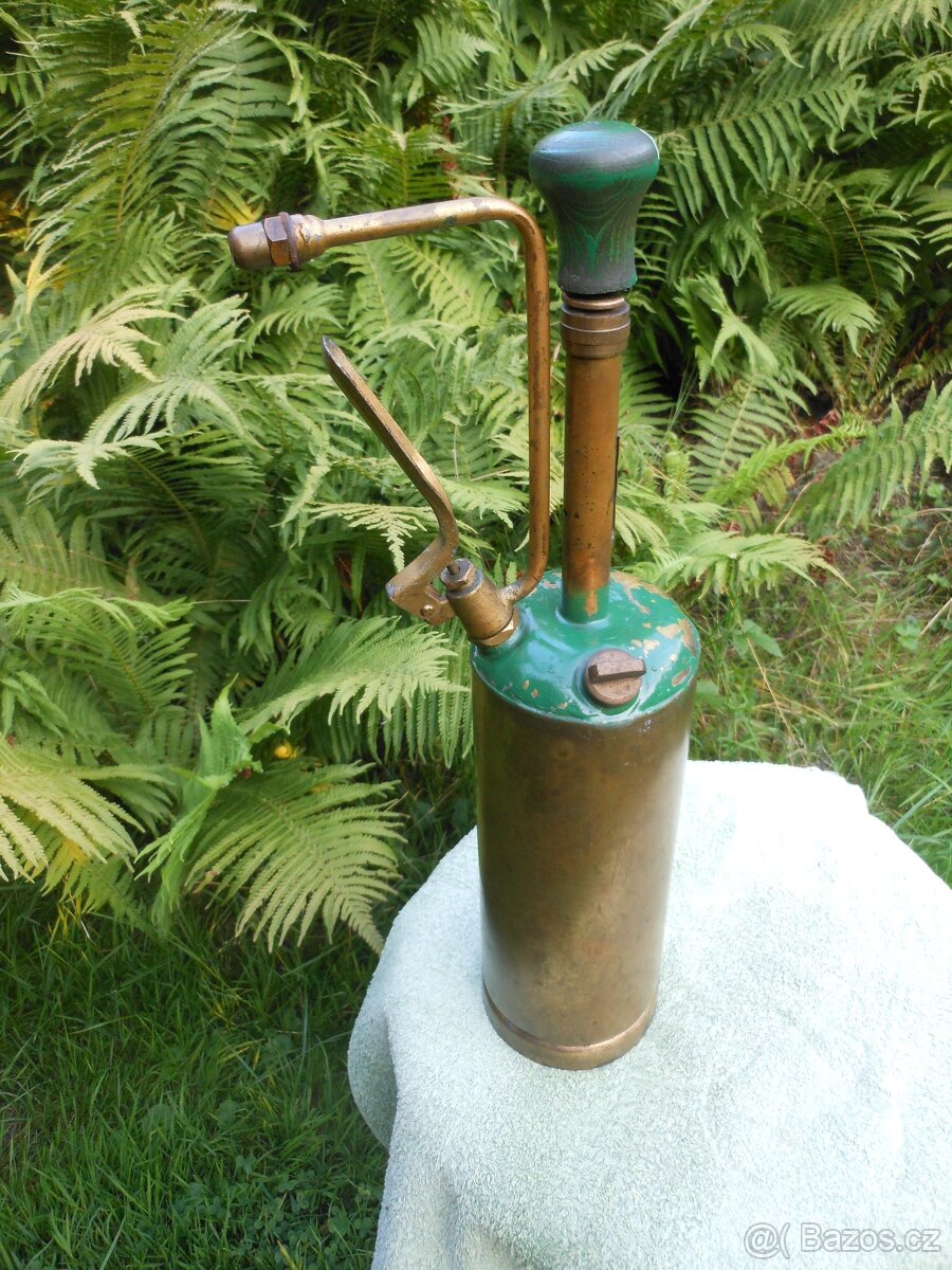RUČNÍ ZAHRADNÍ POSTŘIKOVAČ
