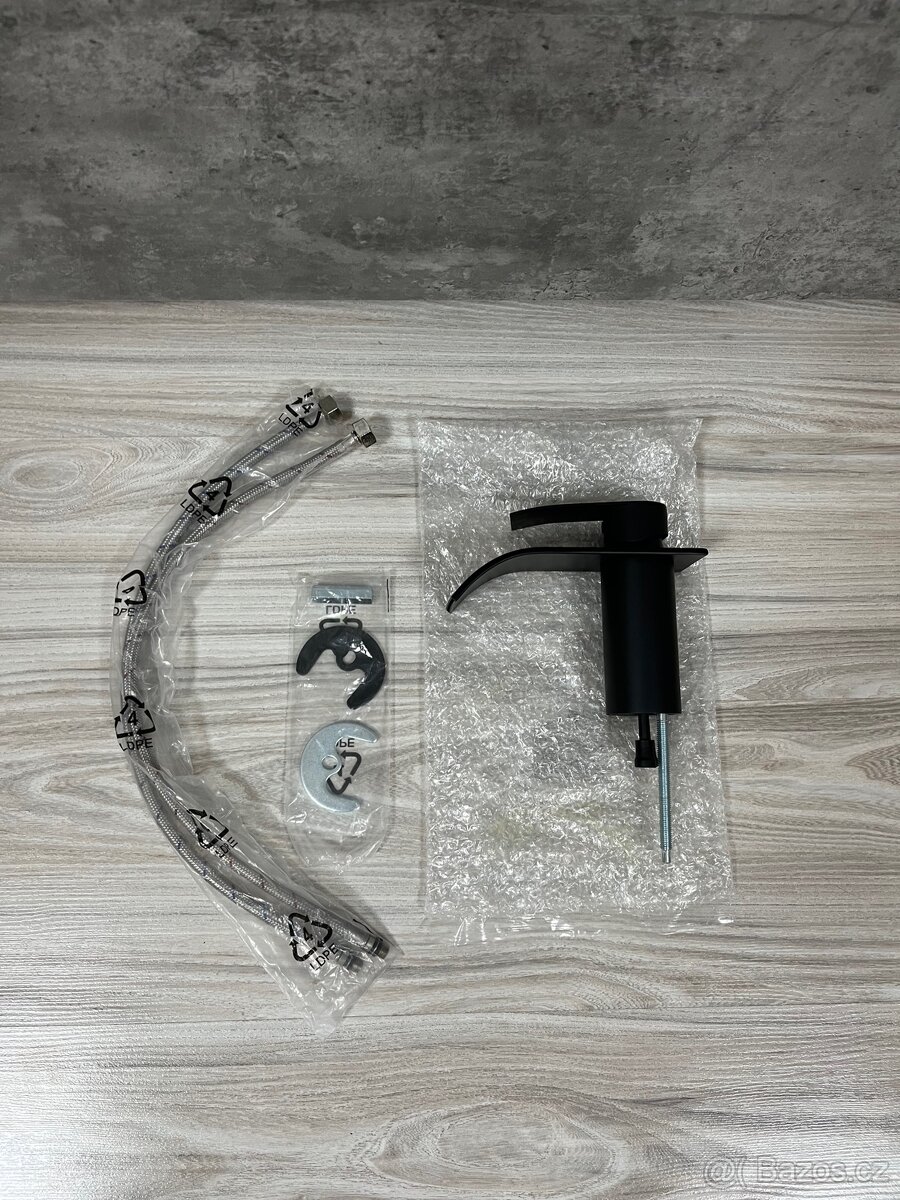 Umyvadlová baterie - černá (NOVÁ) - 13cm