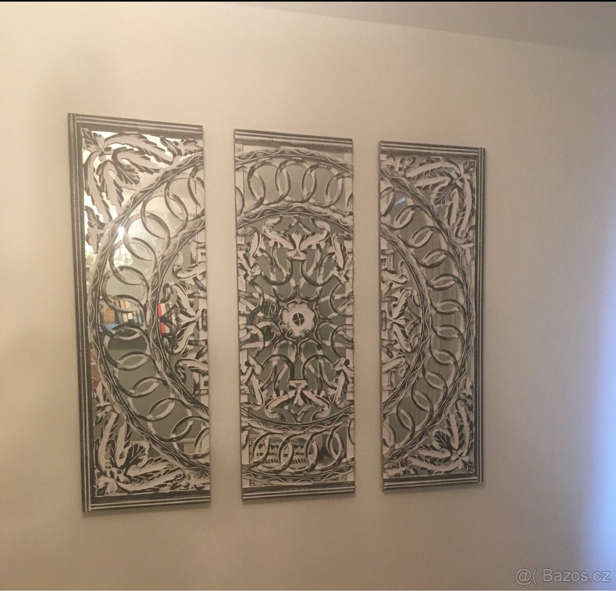 Krasna nástěnná dekorace - zrcadlo