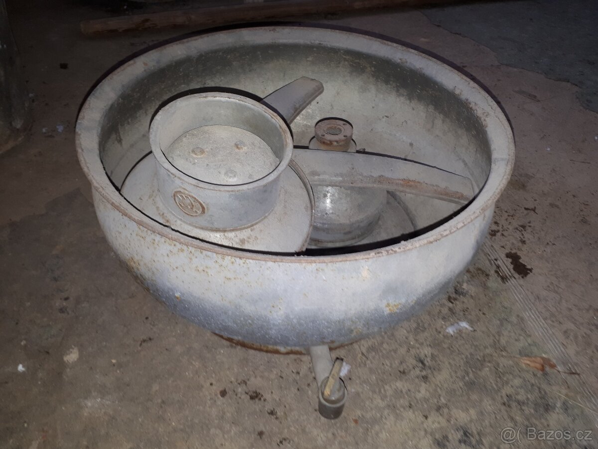 Části staré odstředivky