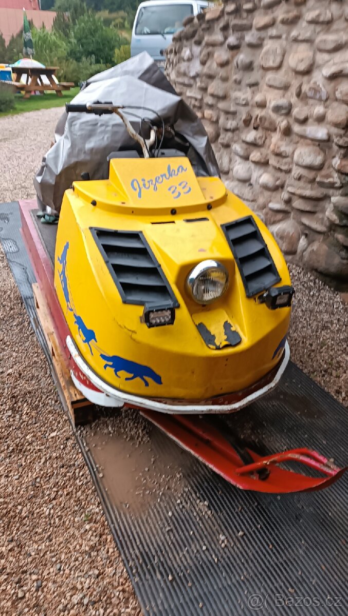 Sněžný skútr buran 640