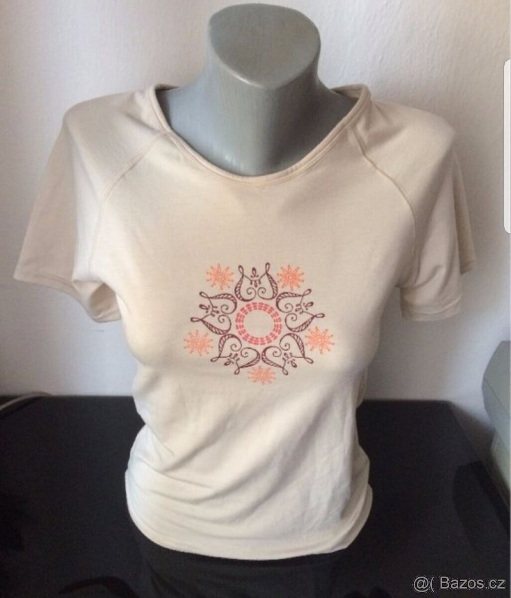 Příjemné tričko - béžové vel.M