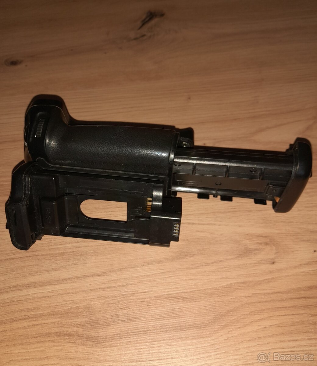 Battery grip - Nikon D7000