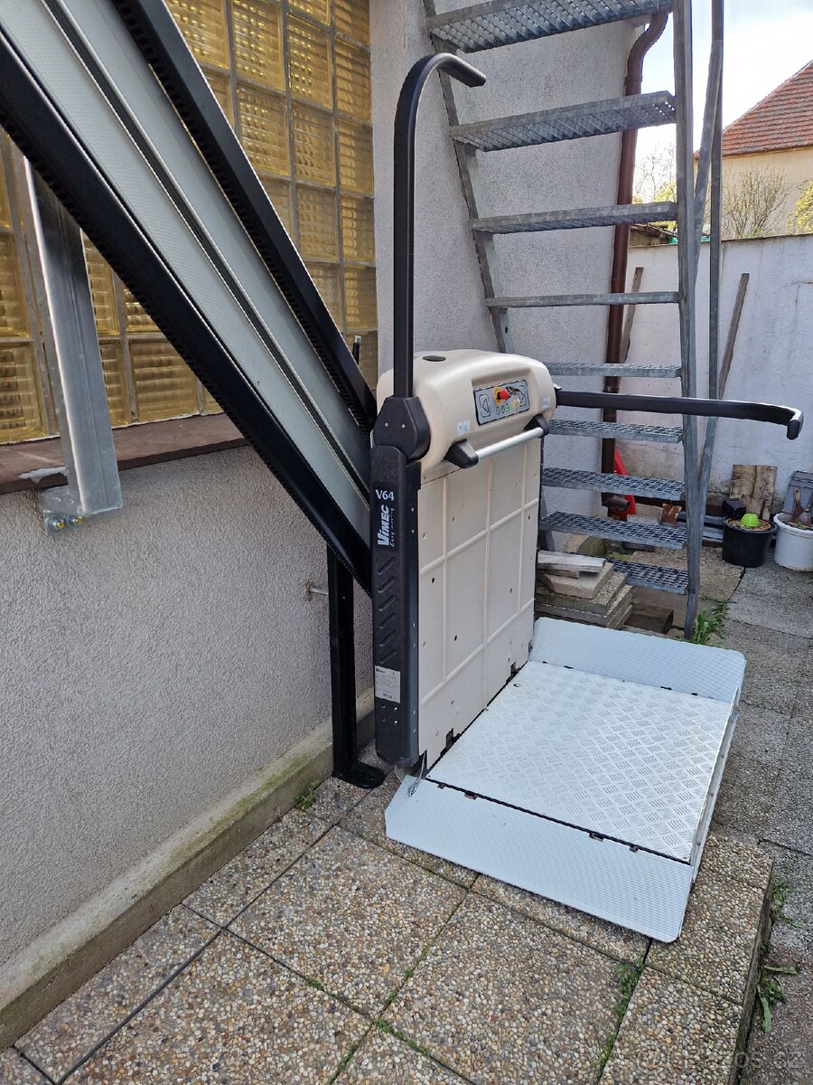 Invalidní plošina/výtah/schodolez/sedačka