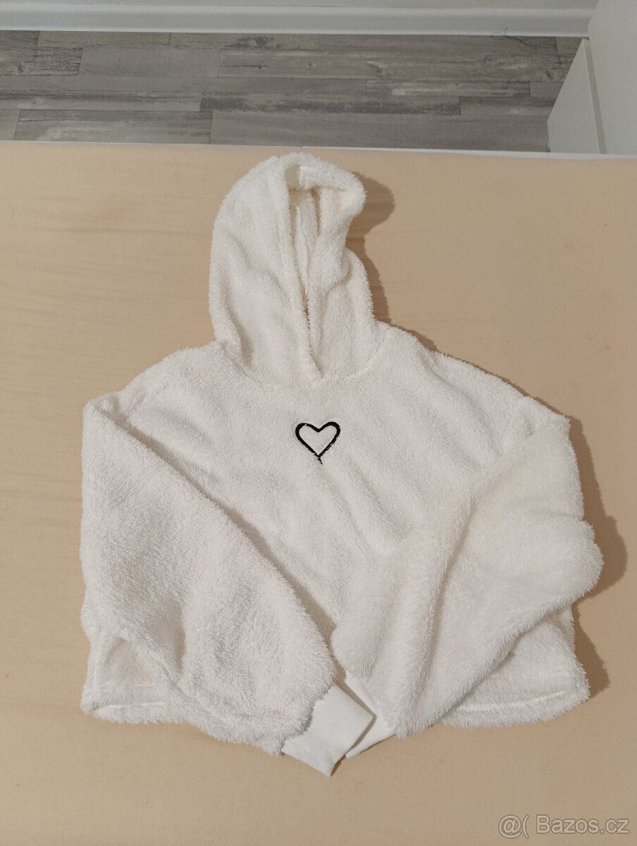 Různé oblečení+přilba