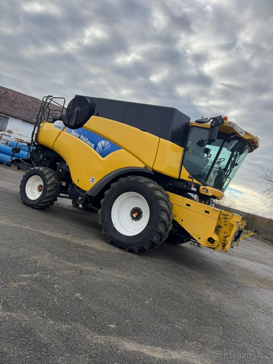 Prodám kombajn New Holland CR