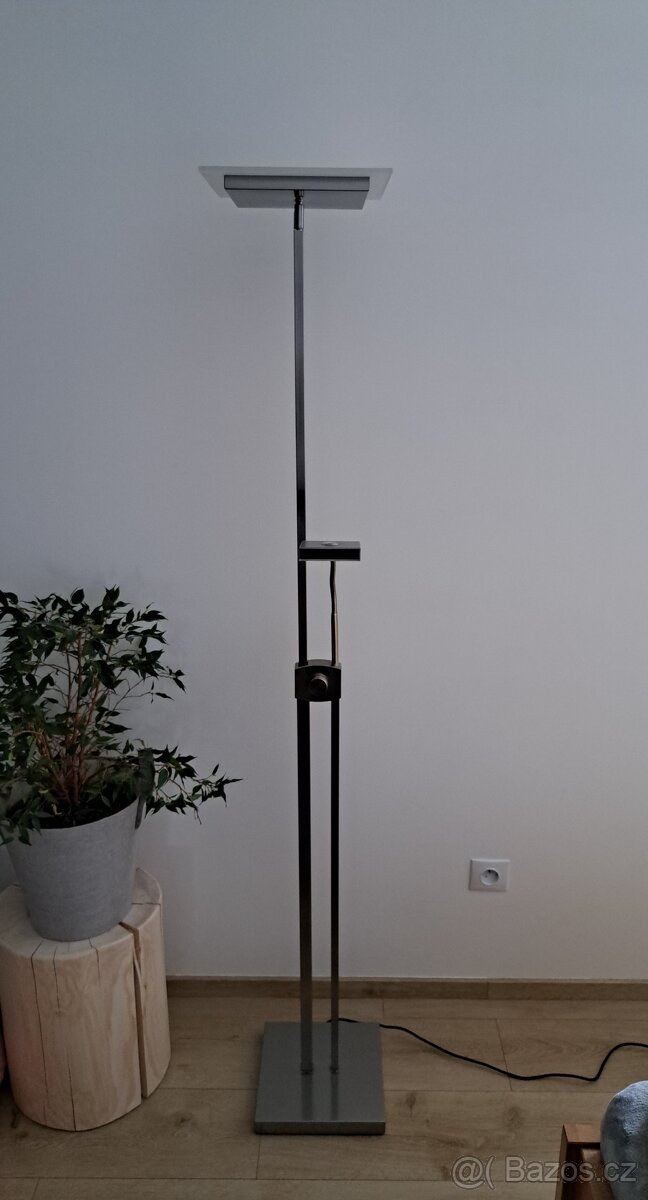 LED lampa stojací stmívatelná