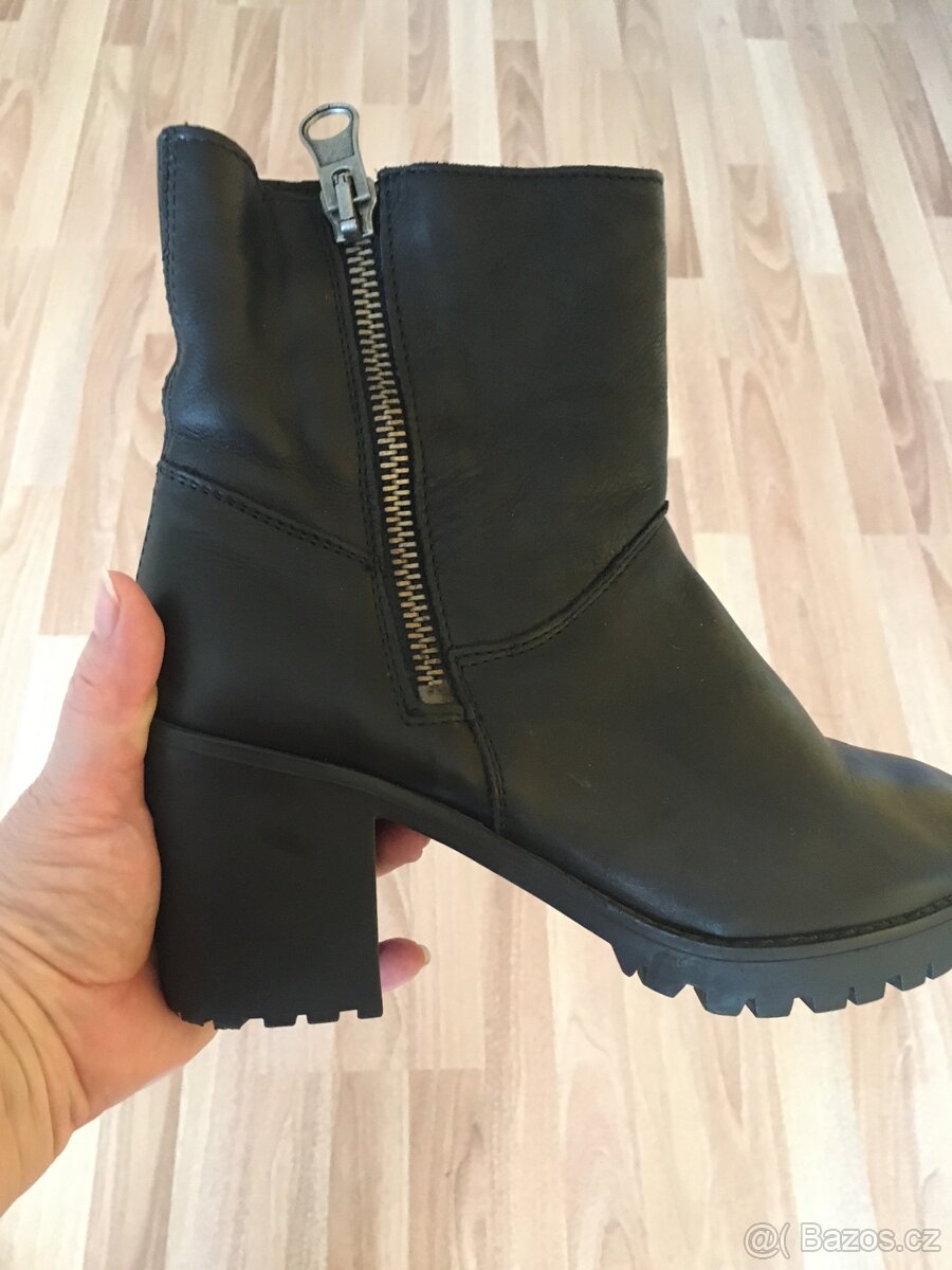 Kozacky kůže 38(i širší nozka)