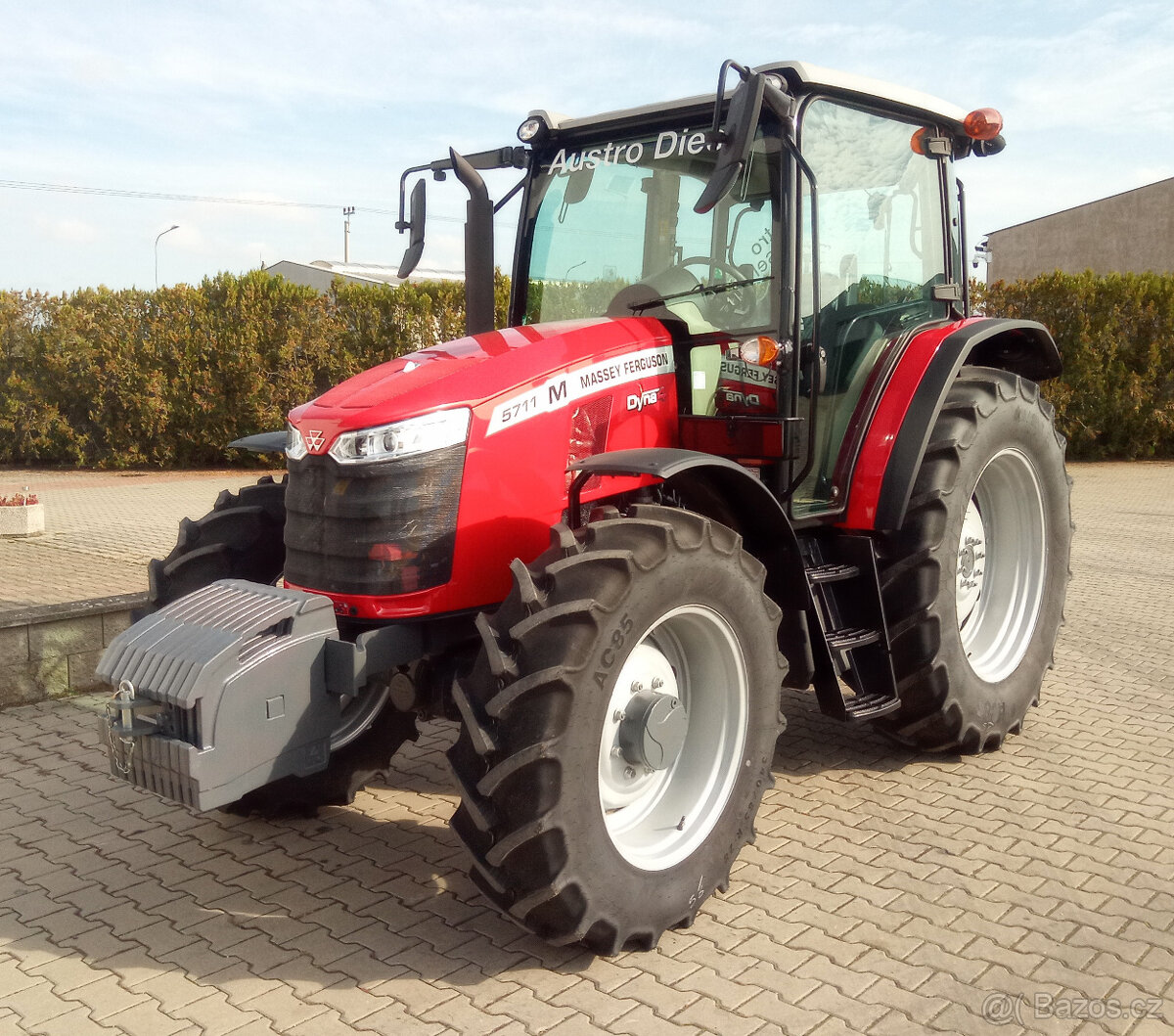Traktor Massey Ferguson MF 5711M Dyna4 COMFORT