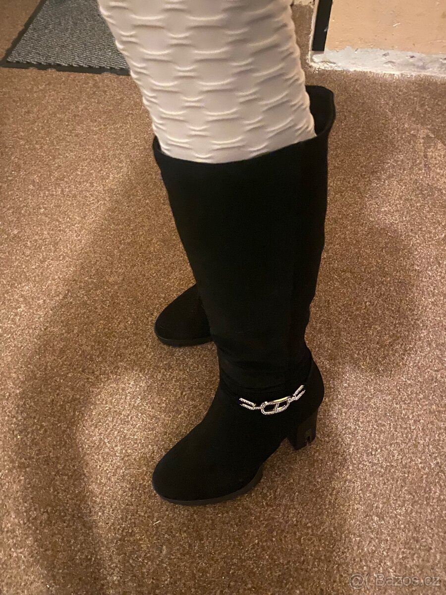Dámské semišové kozačky velikost 40