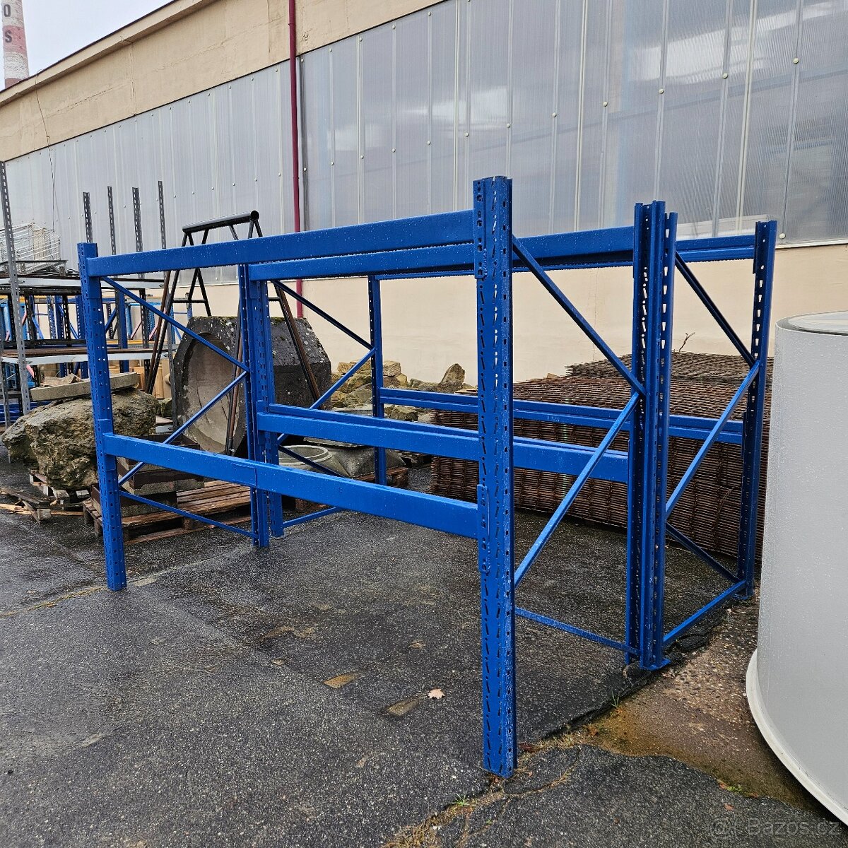 regal do skladu garaze