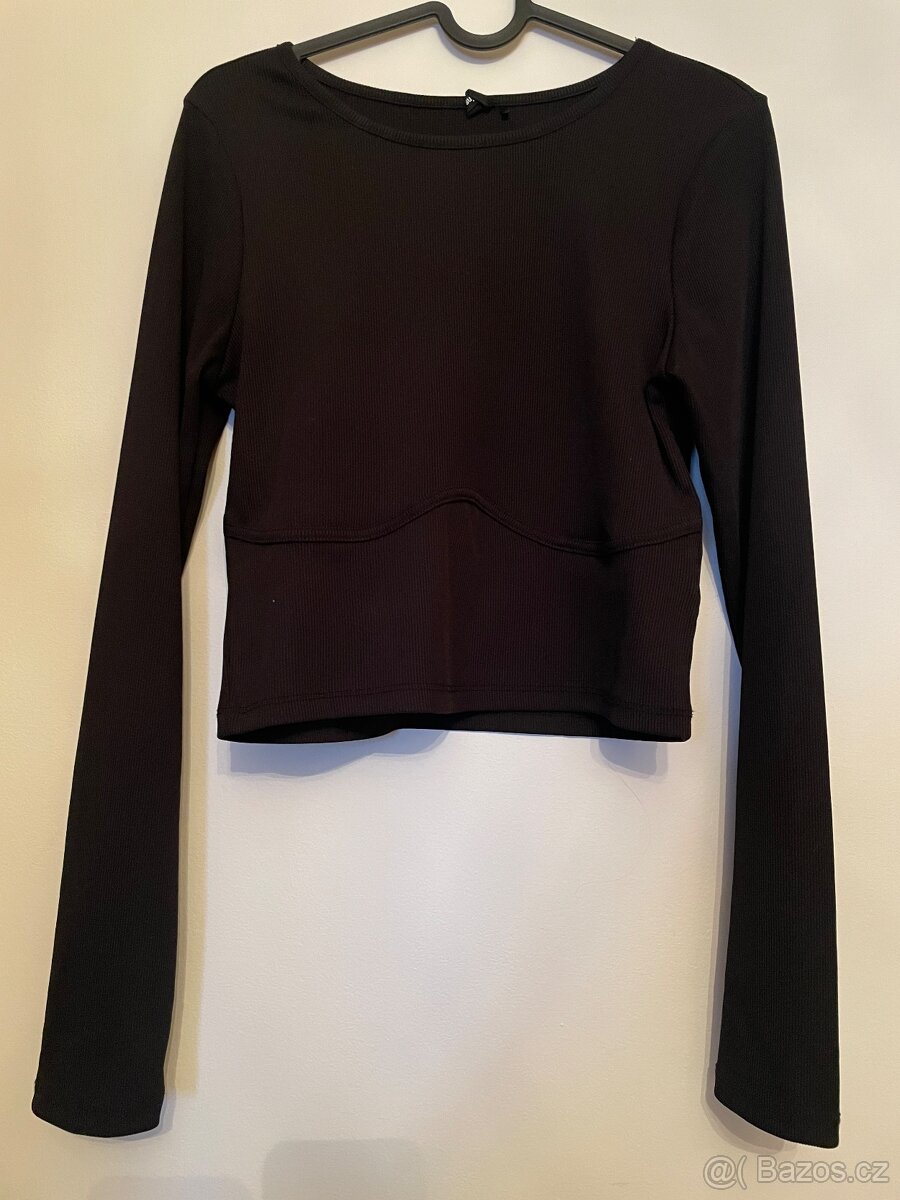 Triko s efektem korzetu