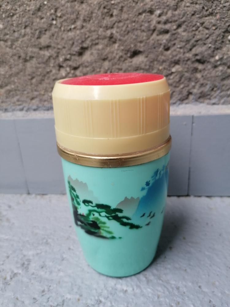 termoska dětská ,čínský motiv, výška 15 cm, cena 320 Kč