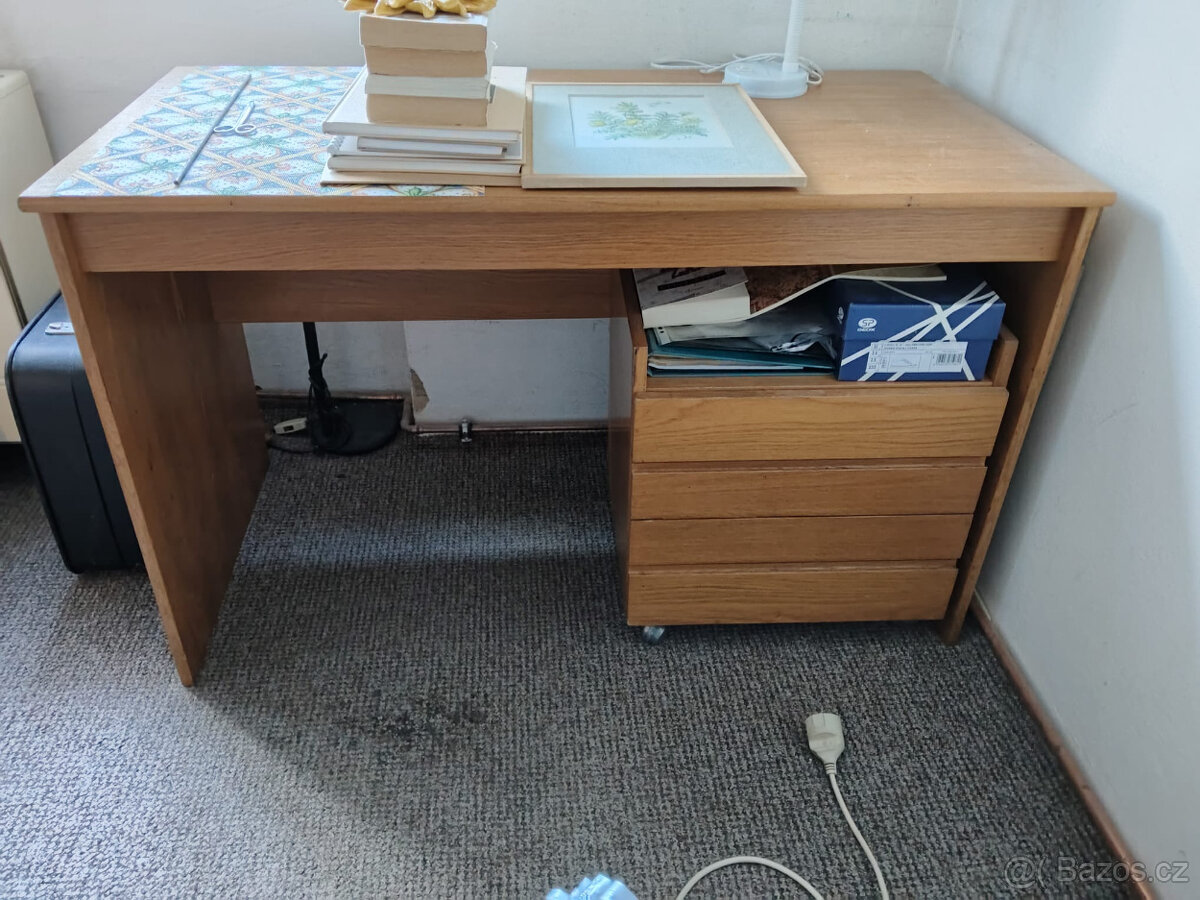 Psací stůl