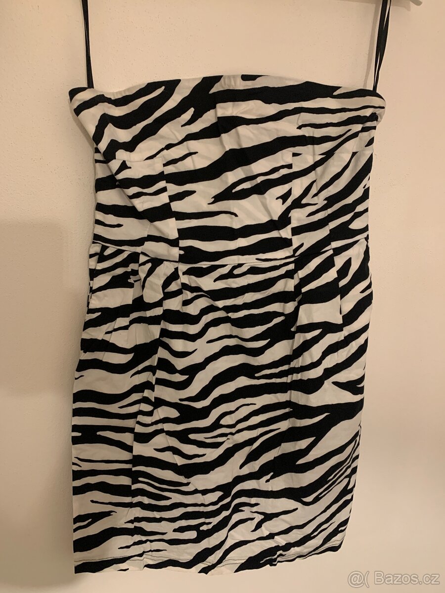 Černobílé krátké šaty bez ramínek - balónový střh, zn. Amisu