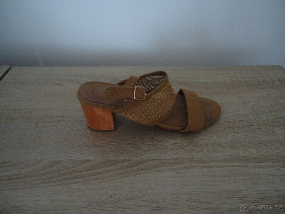 Dámské sandály vel.37