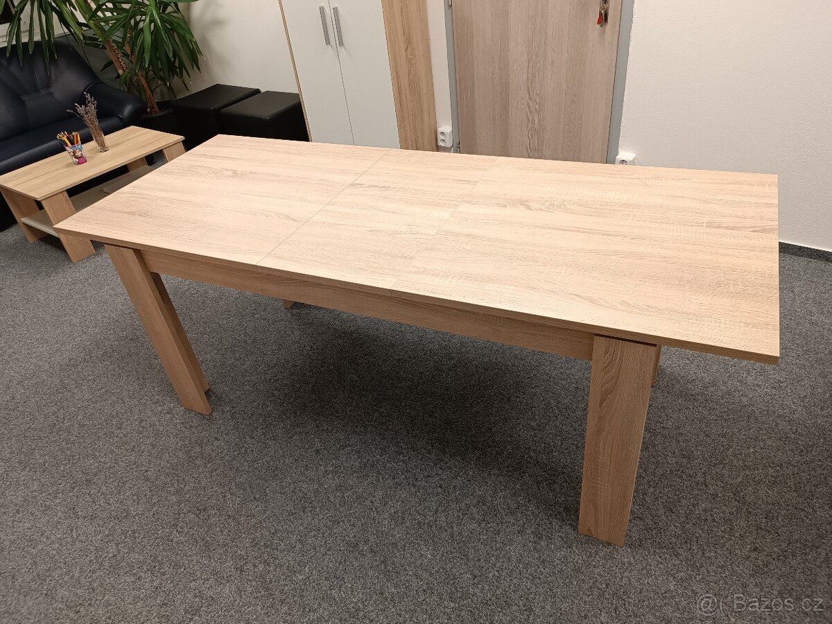 Jídelní stůl rozkládací