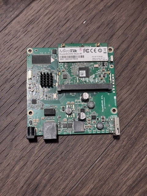 MikroTik RouterBOARD RB411UAHL, OS L4.