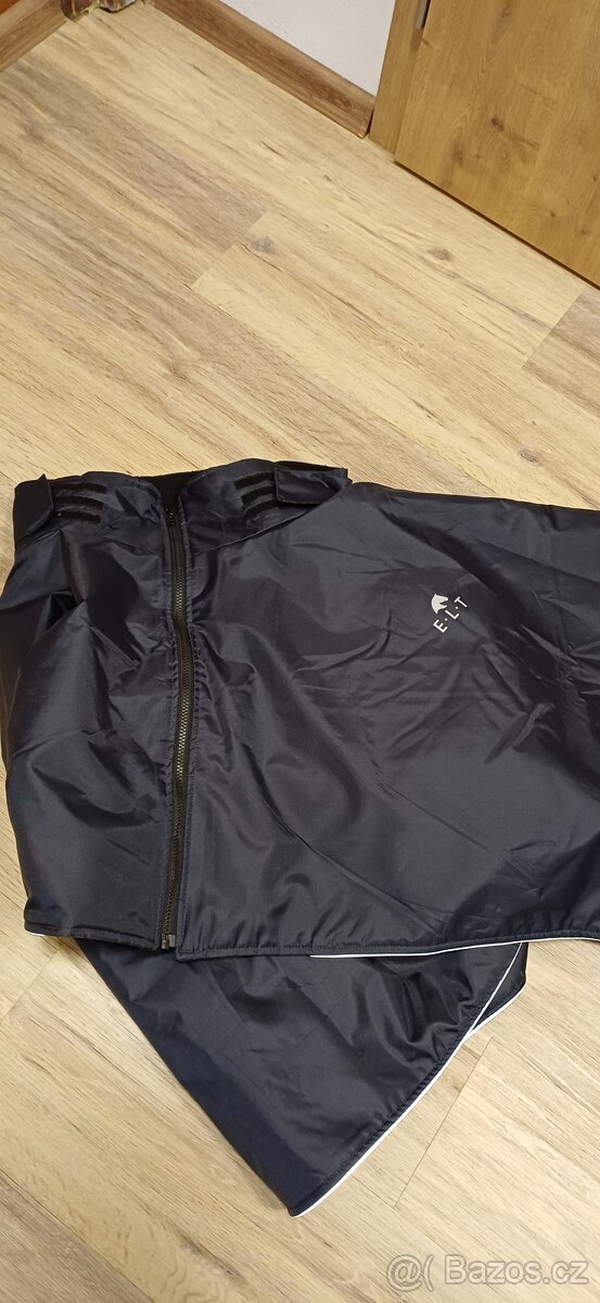 Prodám více věcí na koně/jezdce: