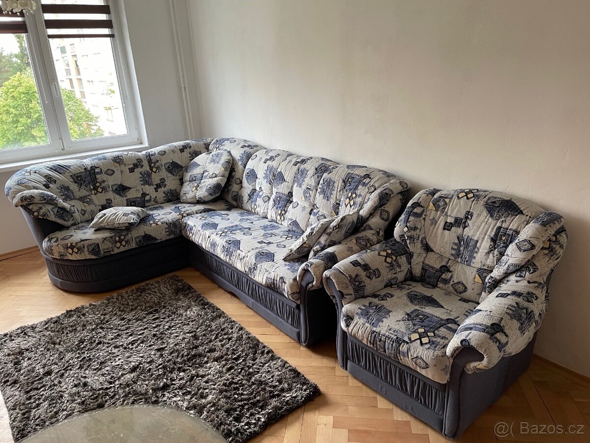 Rozkladaci pohovka s uloznym prostorem