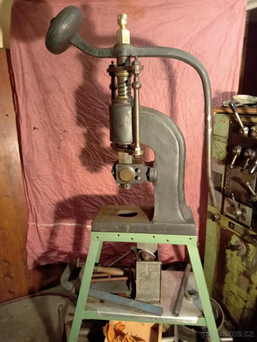 Lis šroubový ruční se stojanem