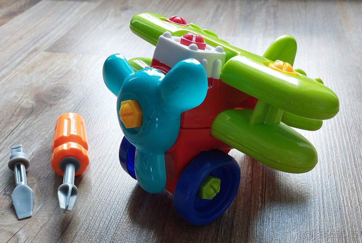 Plastové letadlo na montáž a demontáž