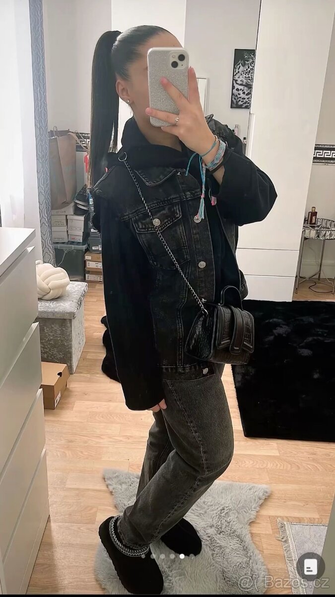 Nova cerna mini kabelka Zara