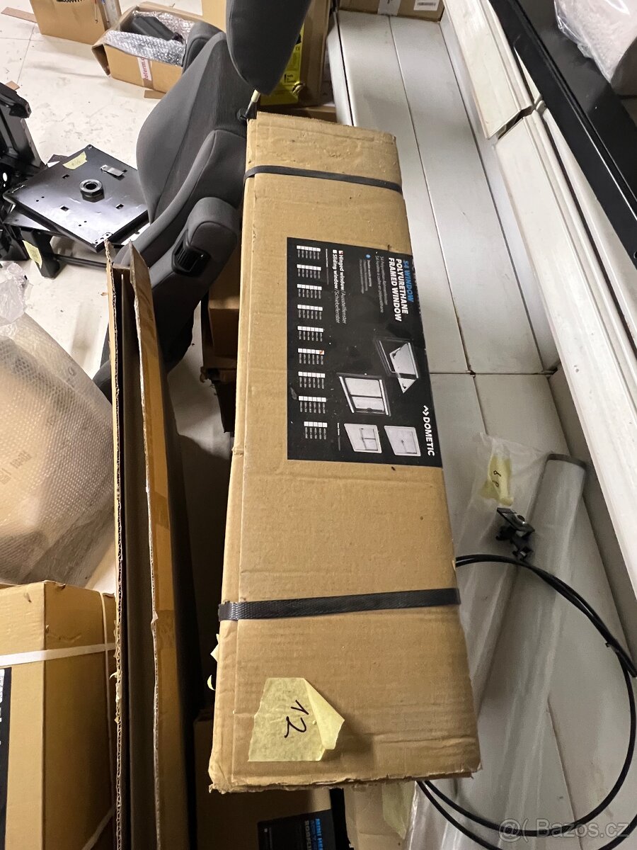 Kompletní boční výklopné okno Dometic S4