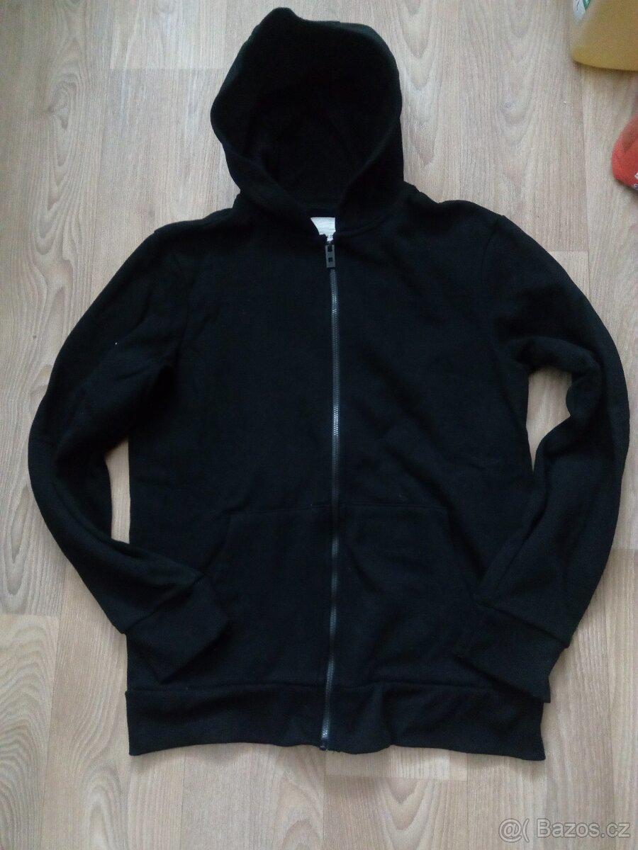 Černá mikina Reserved