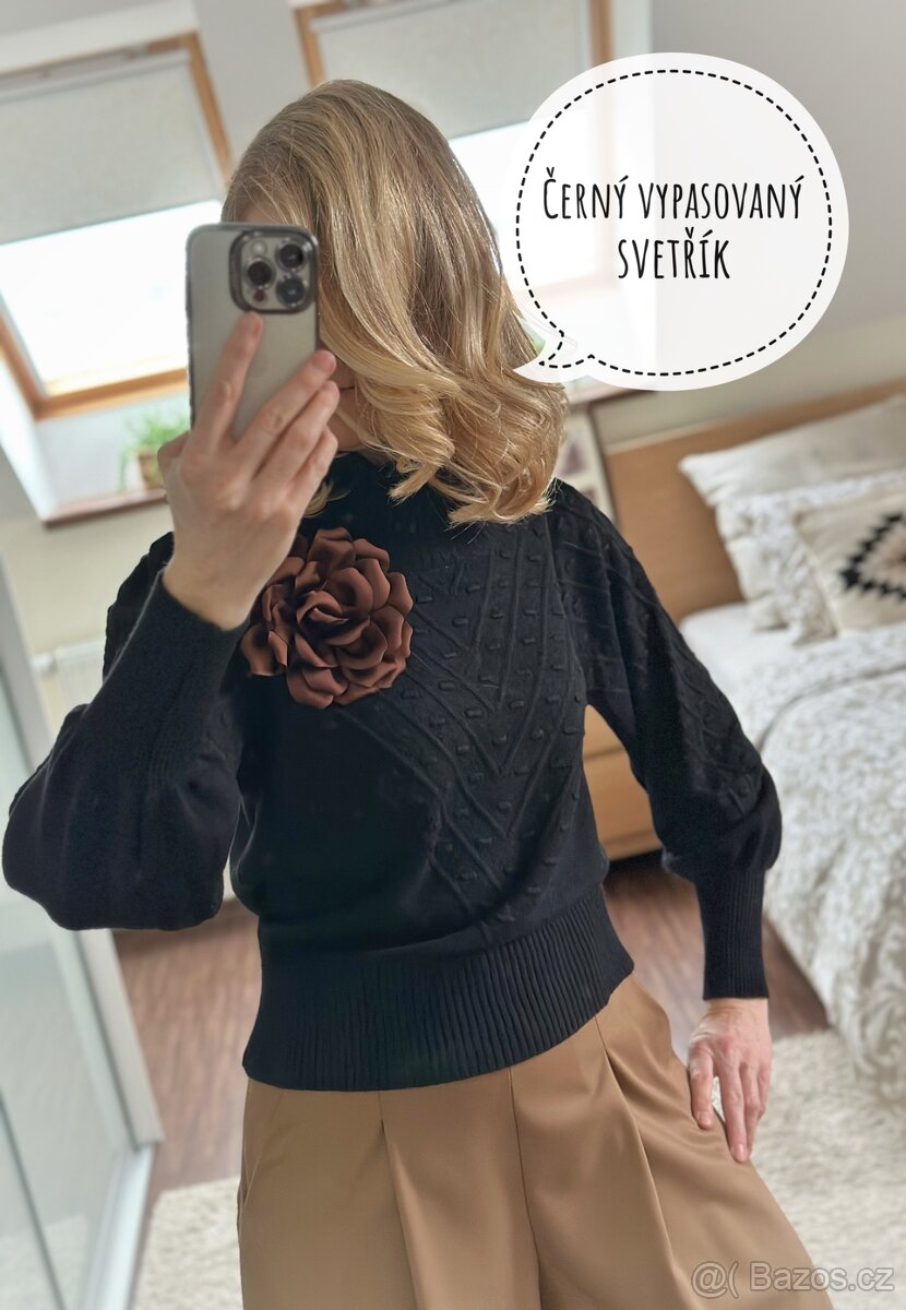 Černý svetr s roláčkem