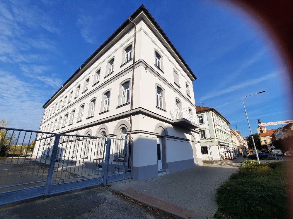 Lovosice-pronájem nebytových prostor 140 a 145 m2, centrum